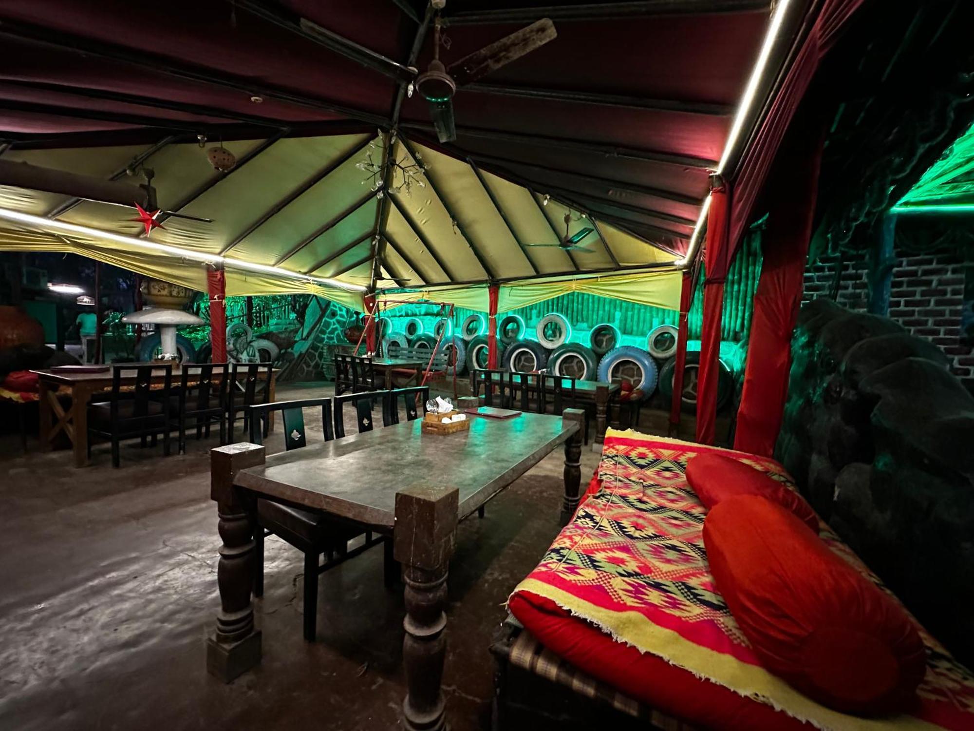 The Saffron Suites Sasupāda Exterior foto