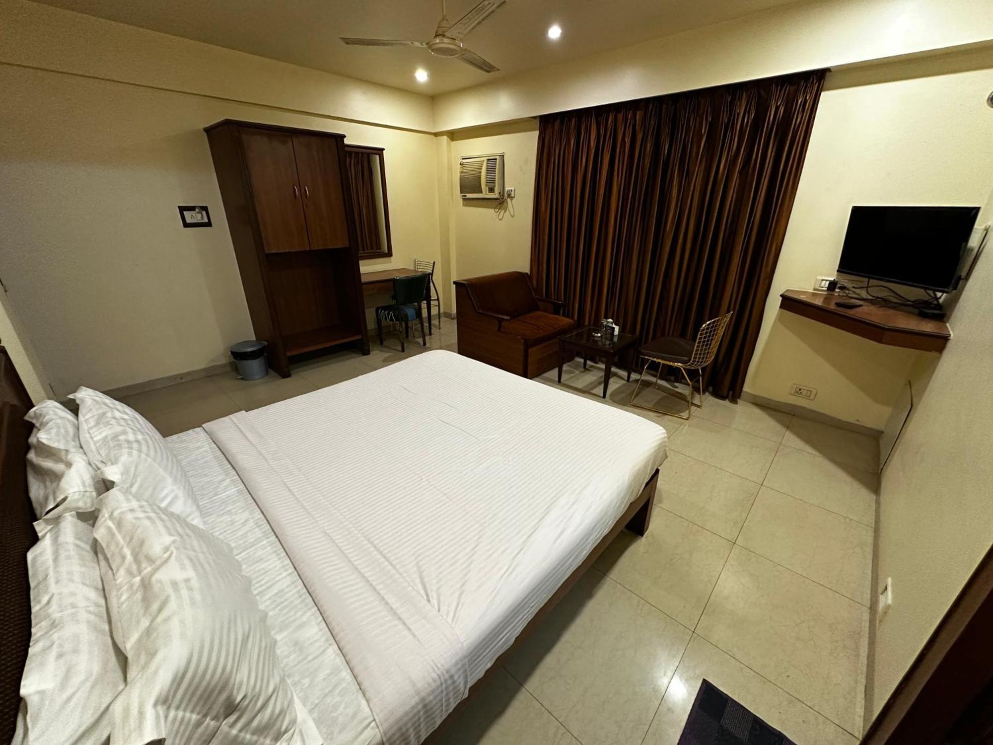 The Saffron Suites Sasupāda Exterior foto