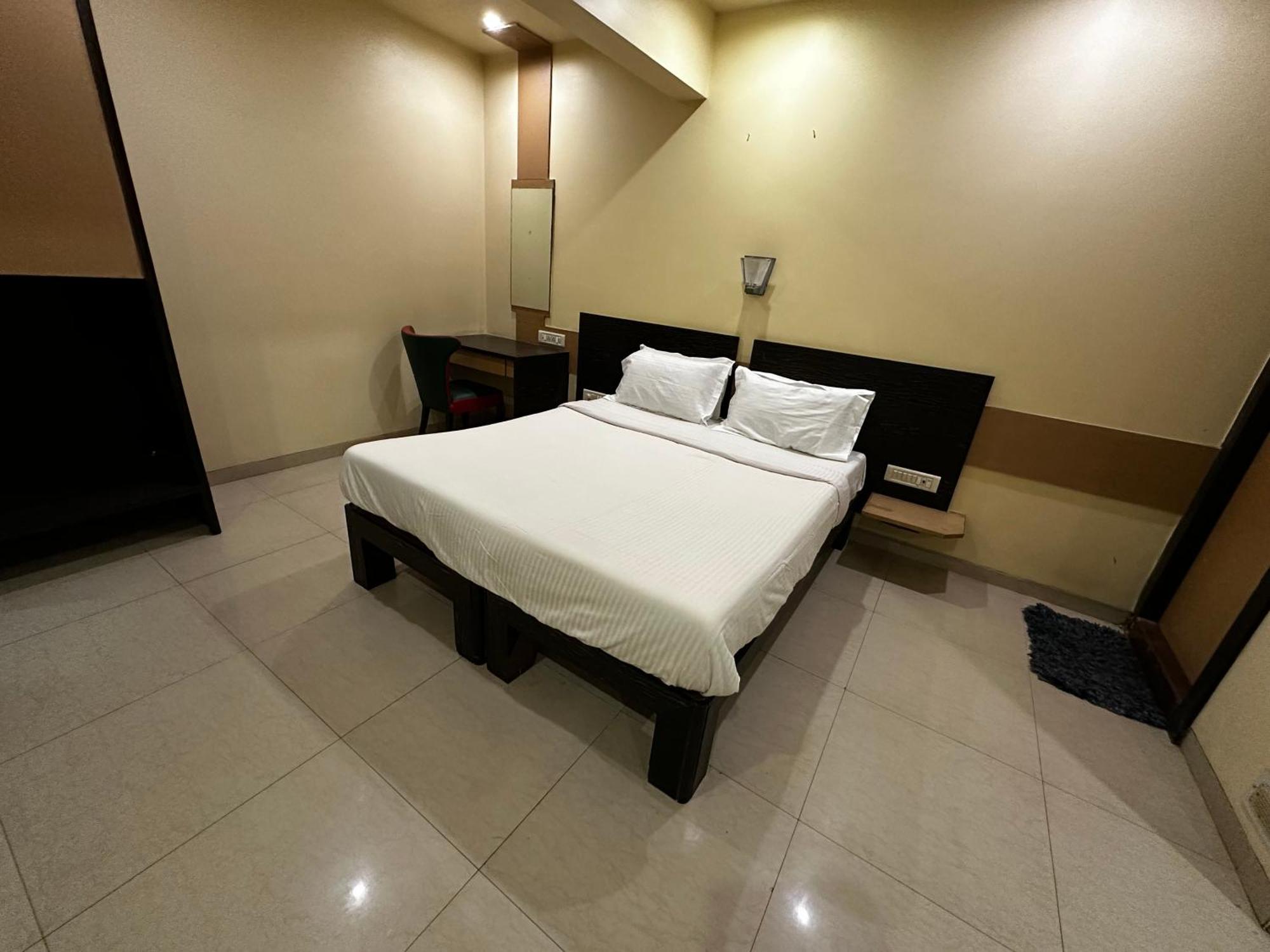 The Saffron Suites Sasupāda Exterior foto